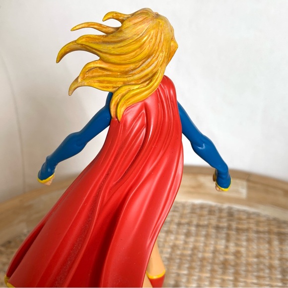 DC Direct Supergirl Mini Statue by Michael Turner - Picture 7 of 14